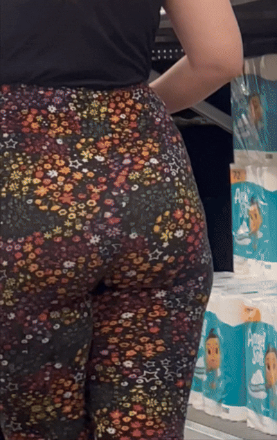 jiggly-pawg-in-leggings-gifs-are-legendary-spandex-leggings-yoga