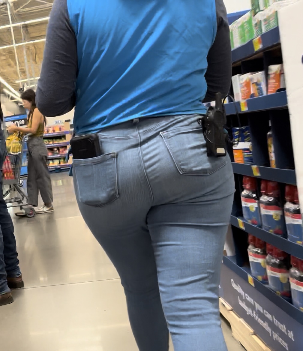 Thick Walmart Worker Bends Over and Shows Off 🔥🔥 - Tight Jeans - Forum