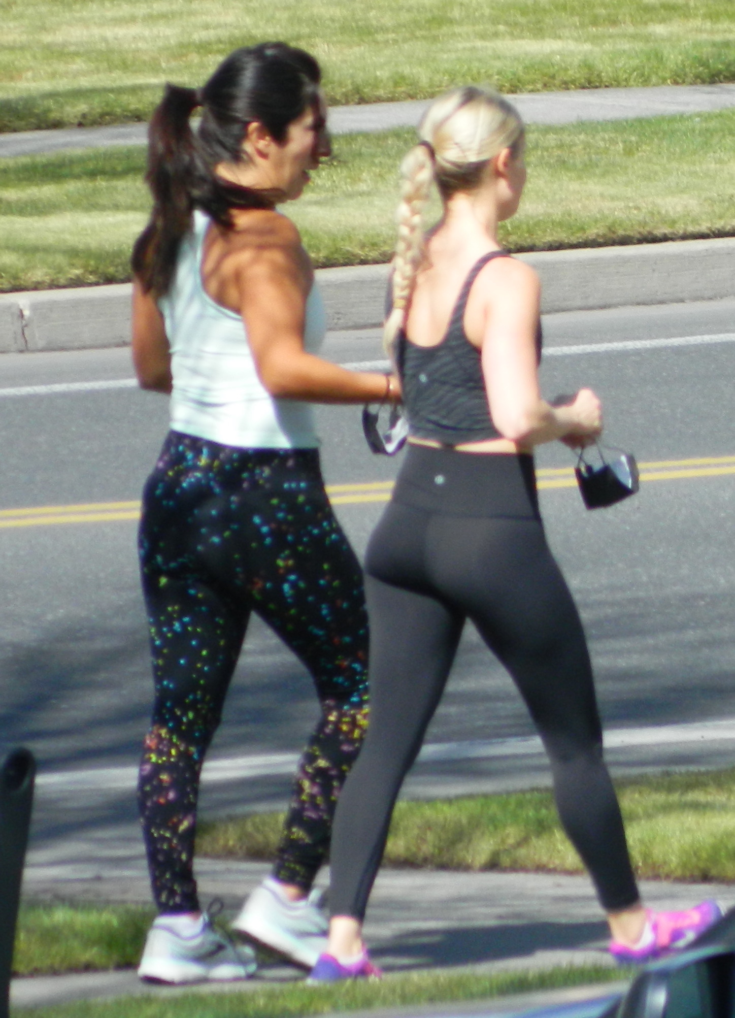 Crazy Blondes Flaunting Their Fit Asses in the Tightest Leggings [OC] -  Spandex, Leggings & Yoga Pants - Forum