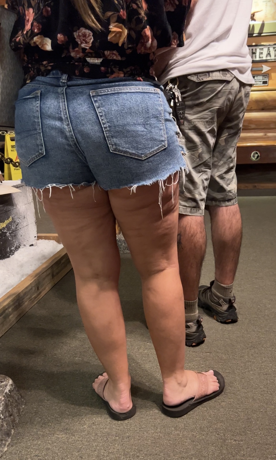 Blonde GILF in short cut offs! Grandma was showing that ass off in the  Bigfoot museum. LOL! - Short Shorts & Volleyball - Forum