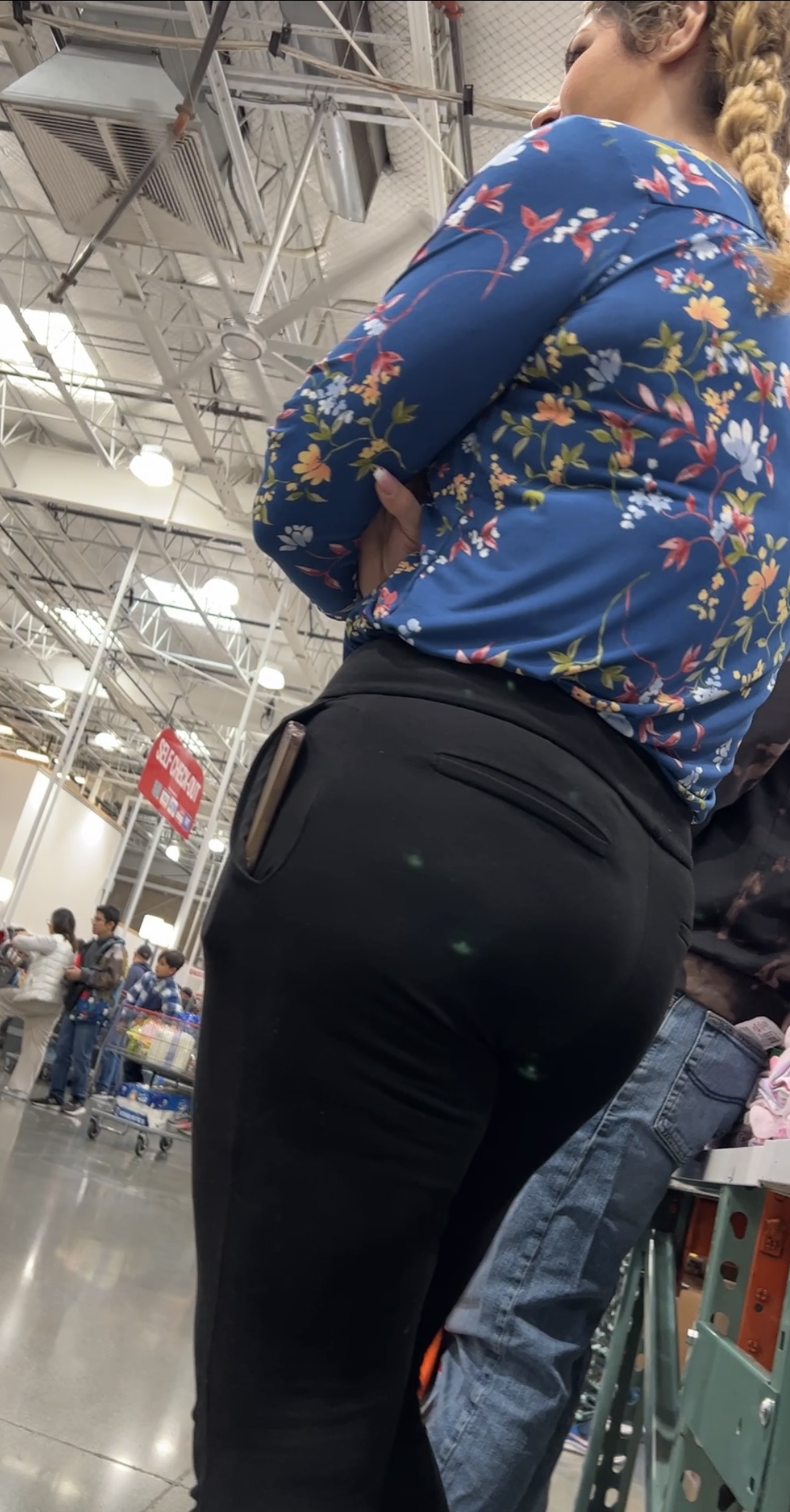 Costco Thick PAWG worker (short video) - Spandex, Leggings & Yoga Pants ...