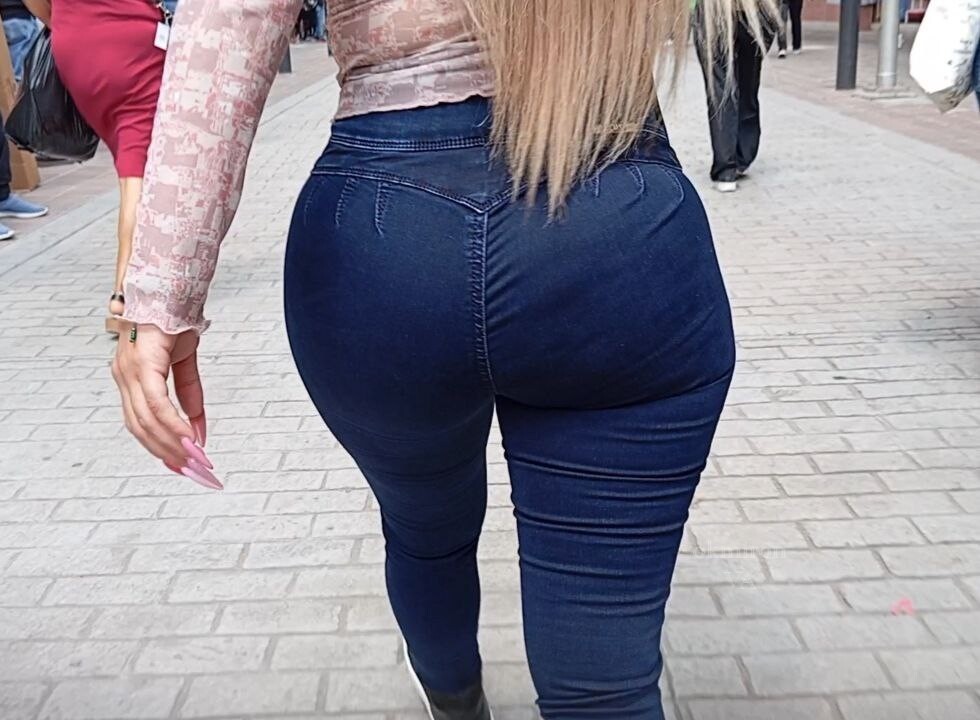 Nice ass in super tight jeans - Tight Jeans - Forum