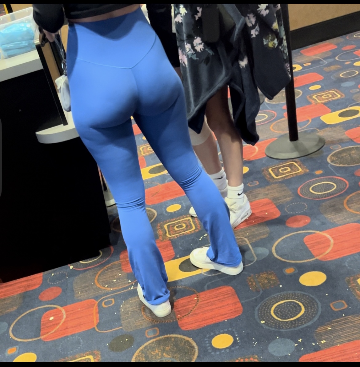 Blue Lululemon flare leggings at theatre! BEST PAWG - Spandex, Leggings &  Yoga Pants - Forum