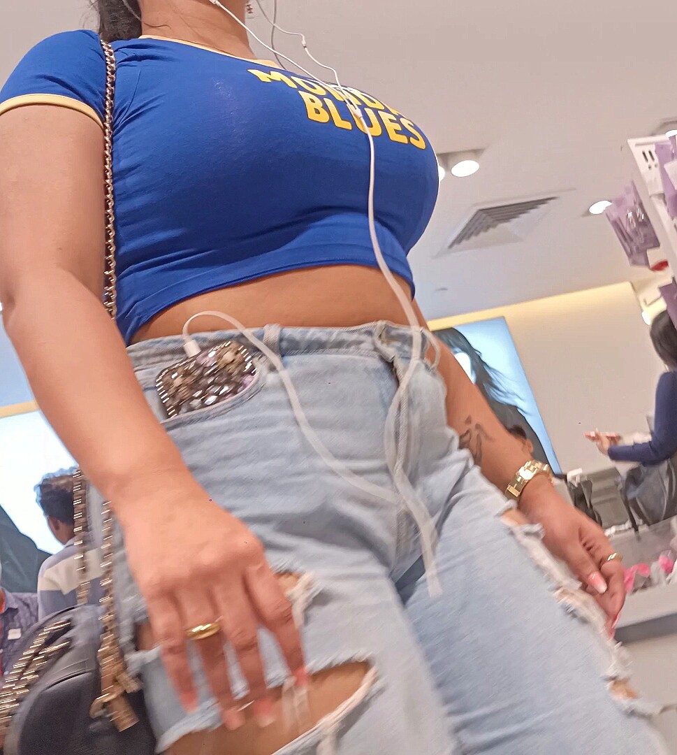 ASW11 Random Shots, Tight jeans, crop top, big boobs. Does …