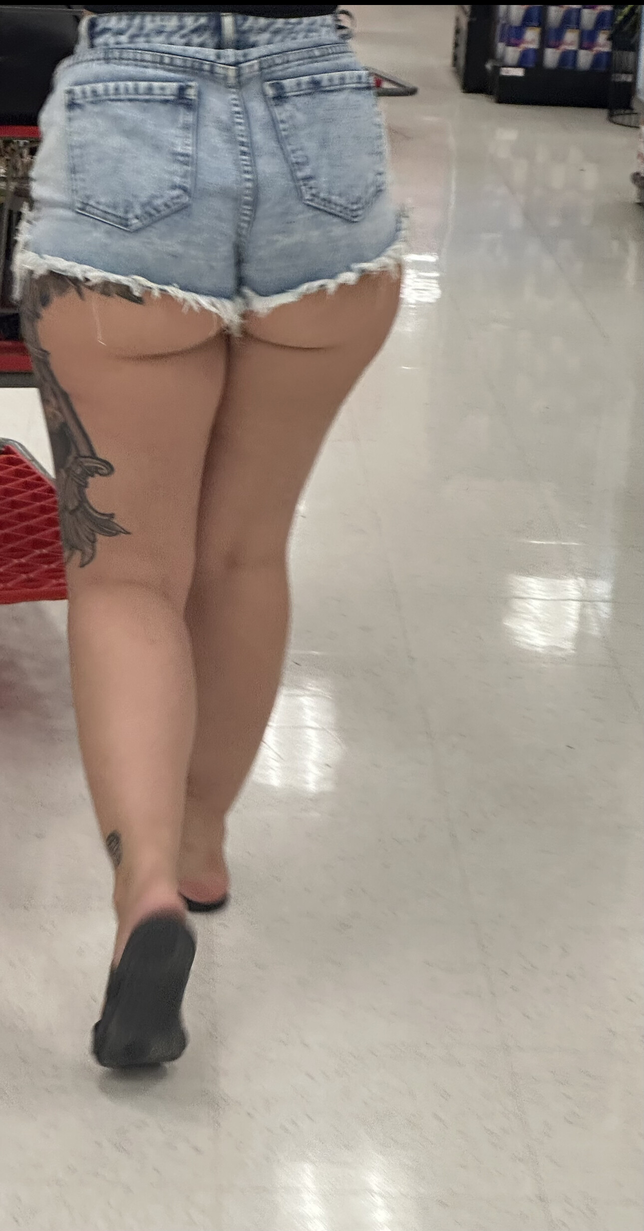 Target PAWG with ass hanging out of jean shorts - Forum