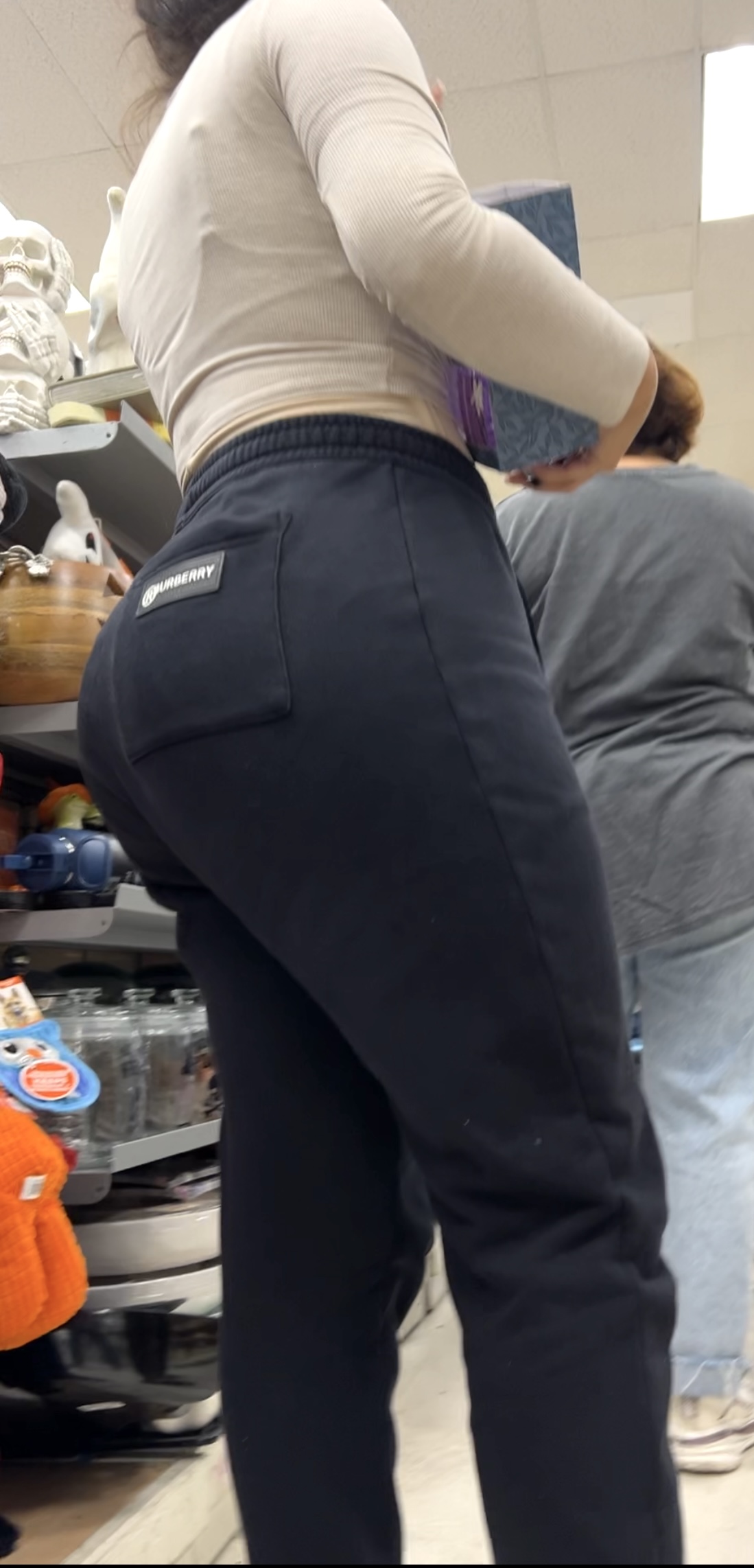 Huge latina booty in sweats (video) - Spandex, Leggings & Yoga Pants