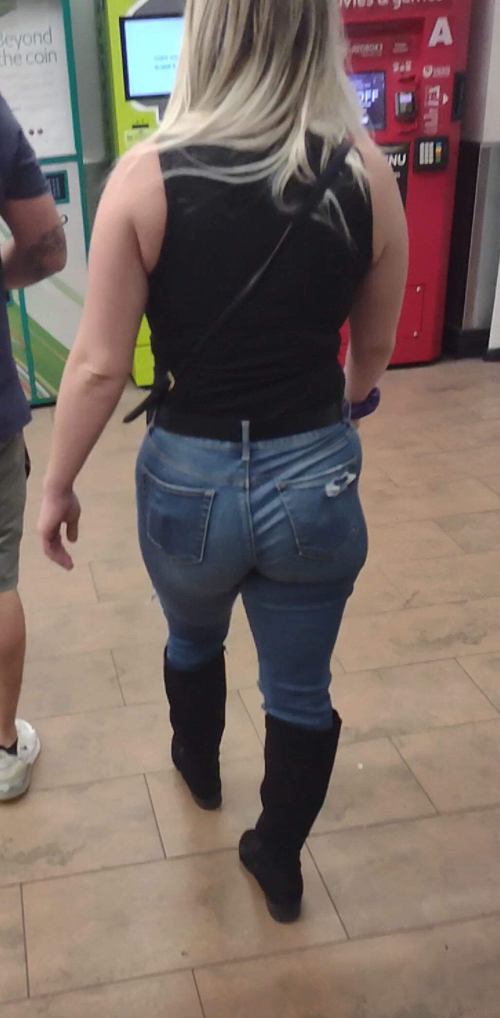 Thicc Walmart slut - Tight Jeans - Forum