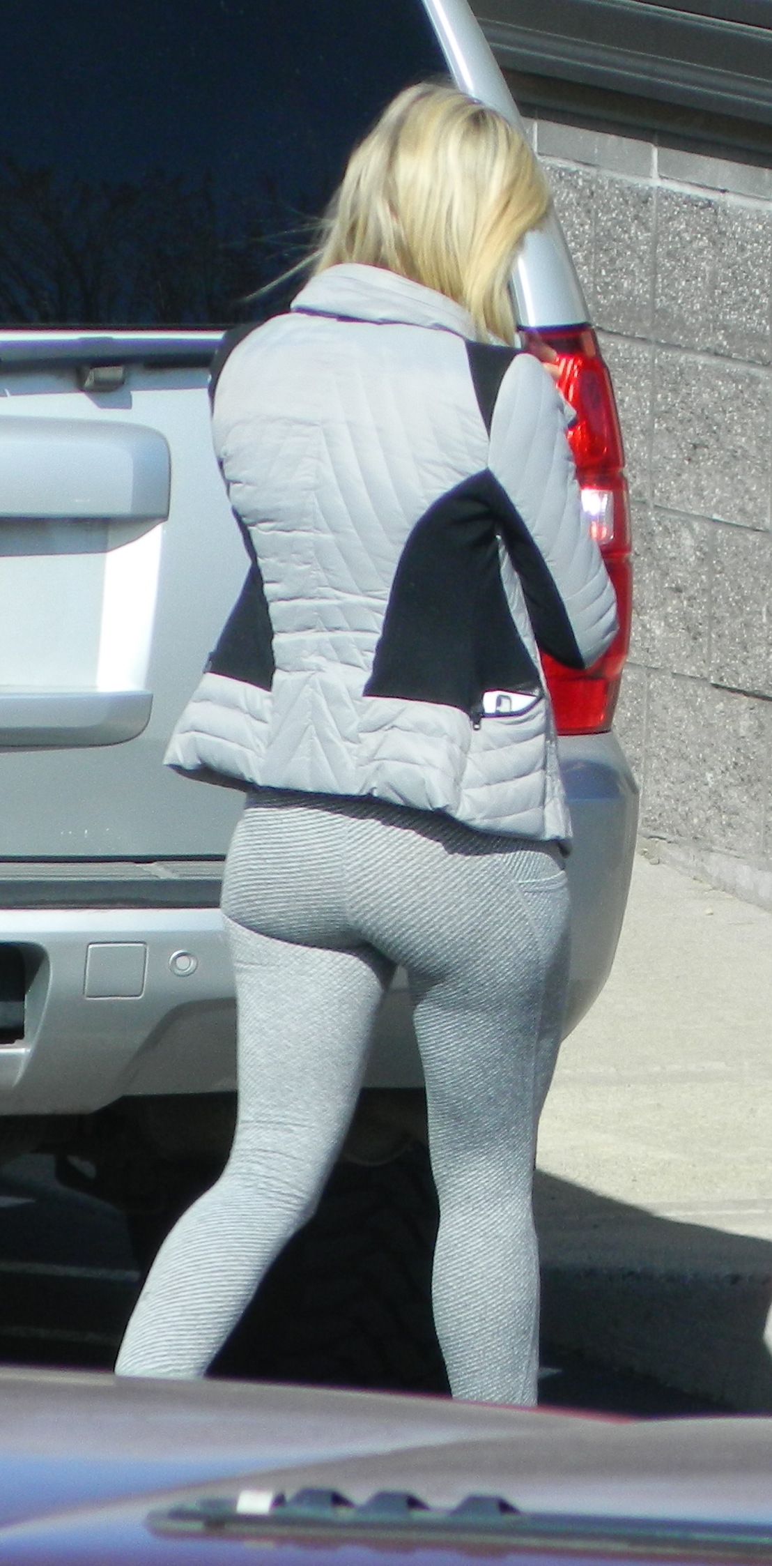 Crazy Blondes Flaunting Their Fit Asses in the Tightest Leggings [OC] -  Spandex, Leggings & Yoga Pants - Forum