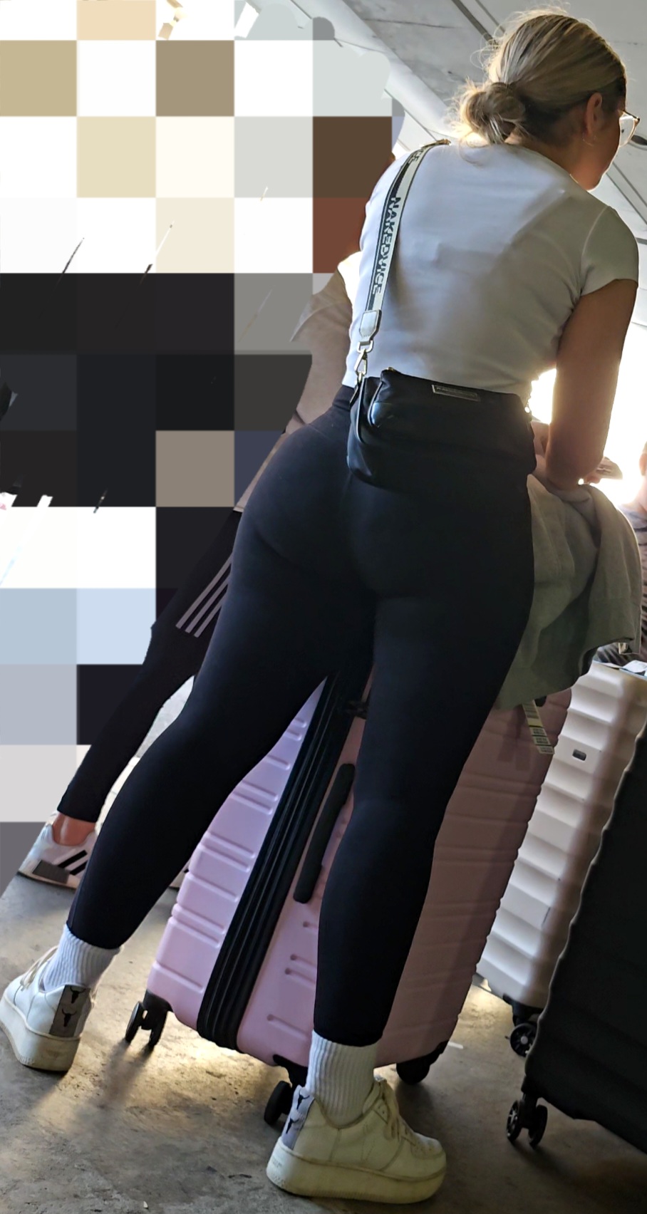 Juicy 🎂🎂🔥😬 PAWG in black leggings(GIF) - Forum